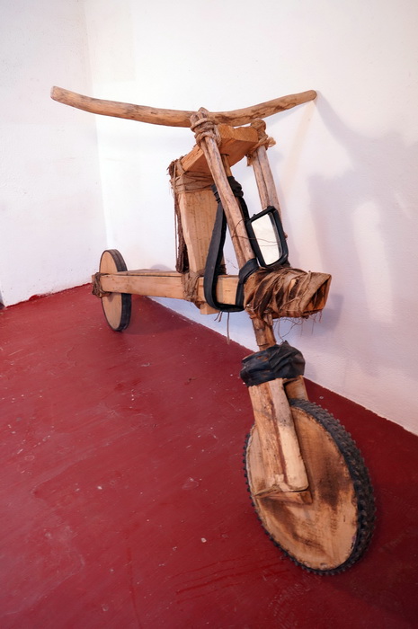 chukudu africano madera. 137x220x106. (60eu.) 1u